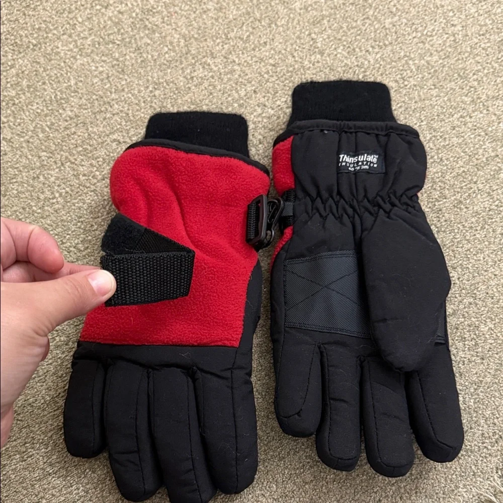 3M Thinsulate Kids Red and Black Mittens Youth 8/16